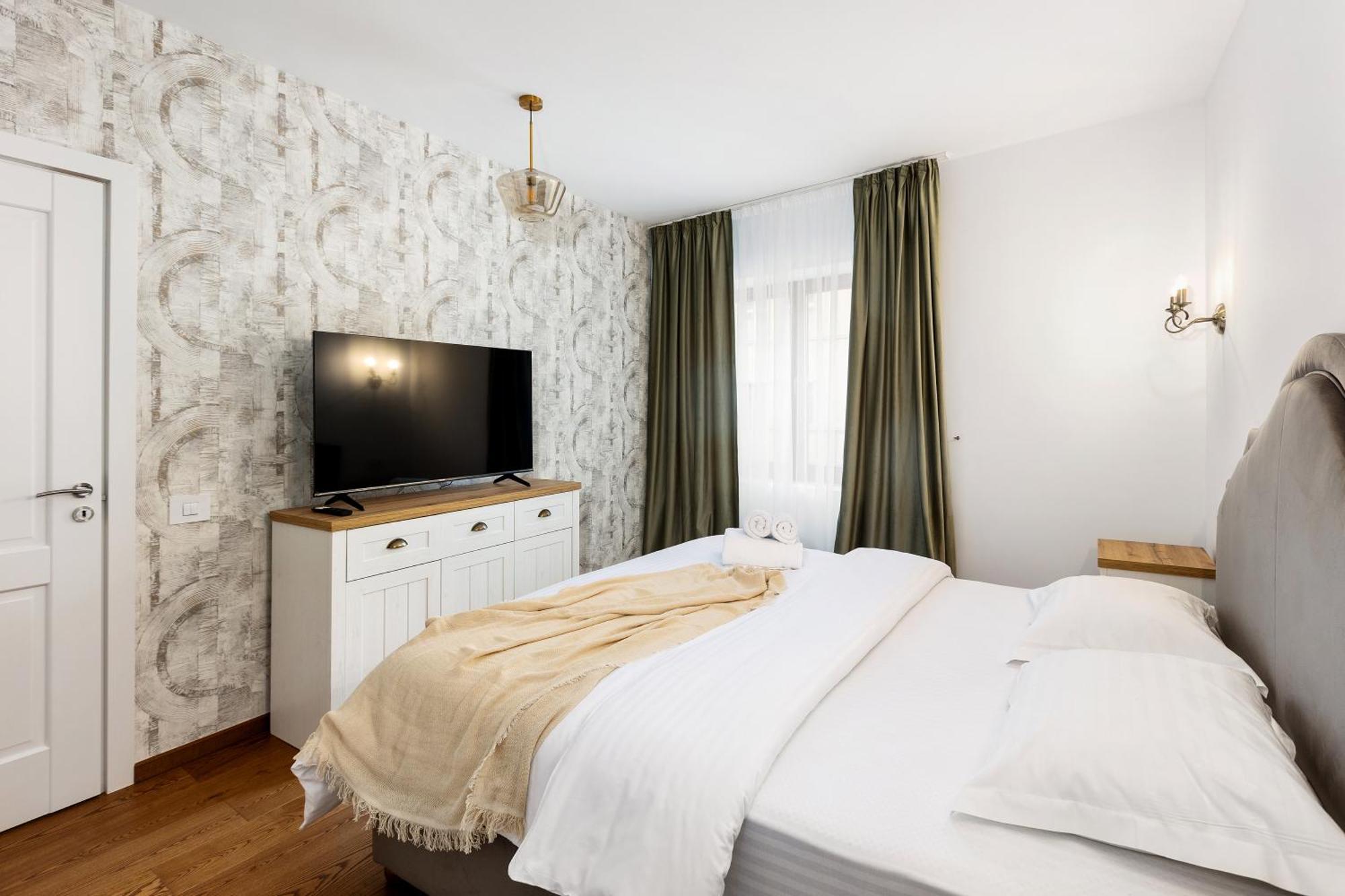 Peak Aparthotel - Old Town - By Cityhost Braşov Exterior foto