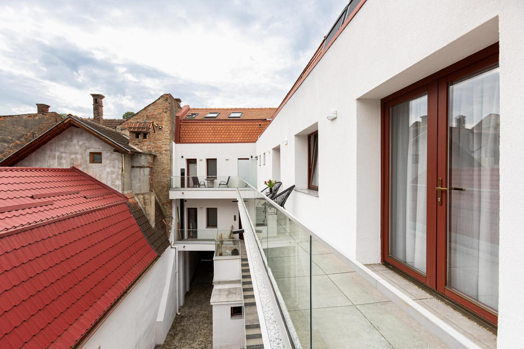 Peak Aparthotel - Old Town - By Cityhost Braşov Exterior foto